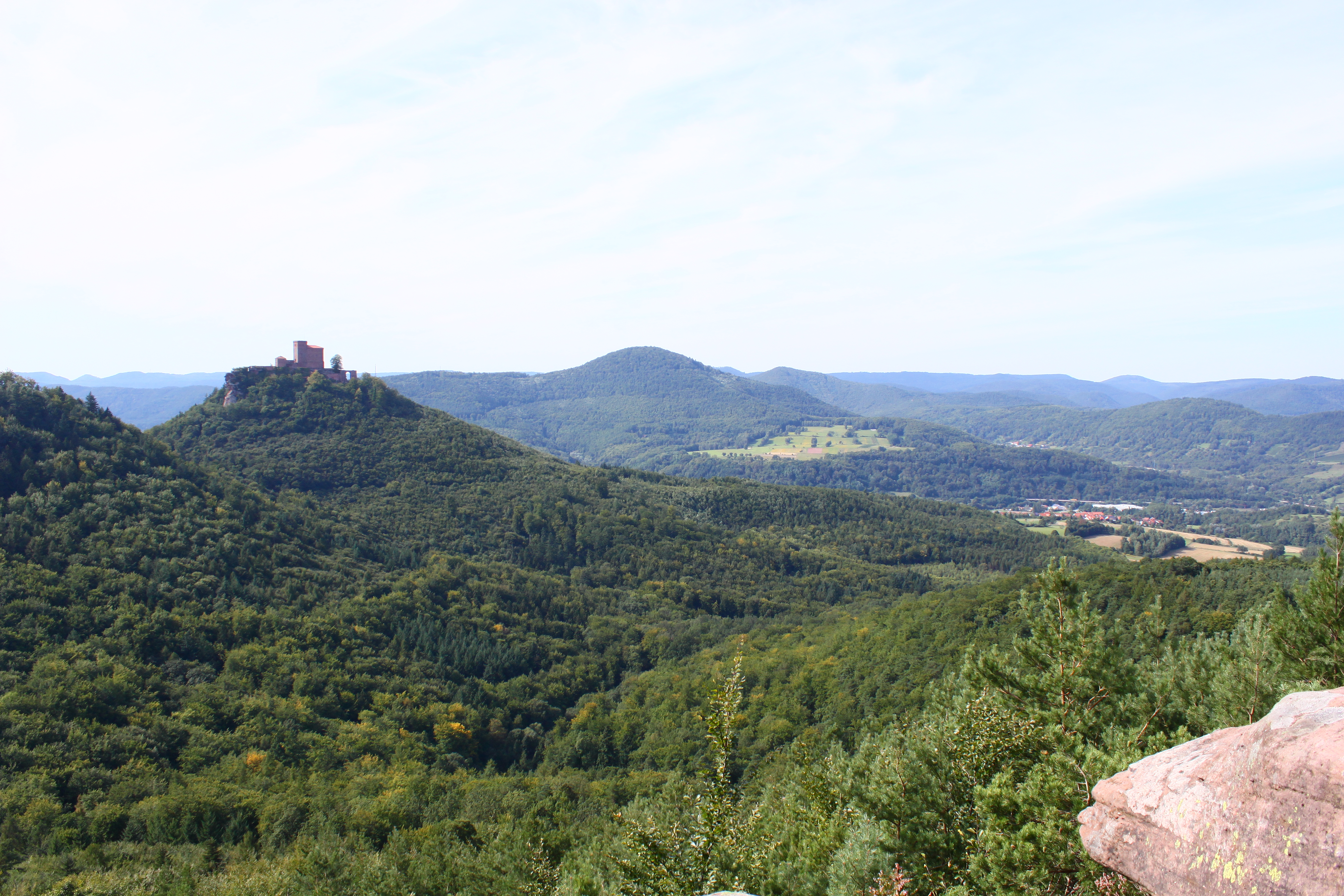 Blick auf die Burg Trifels